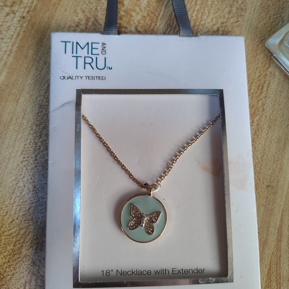 Time and Tru Gold Butterfly Pendant Necklace - Picture 1 of 1